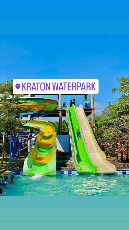 Ndalem Kraton Hotel Sidoarjo Εξωτερικό φωτογραφία